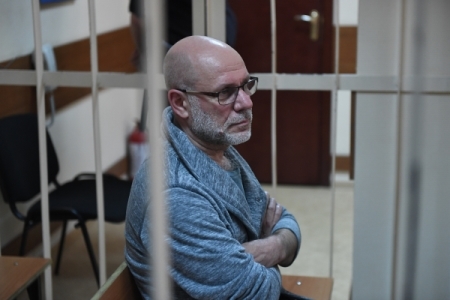 Суд в Москве арестовал экс-директора "Гоголь-центра" по обвинению в мошенничестве