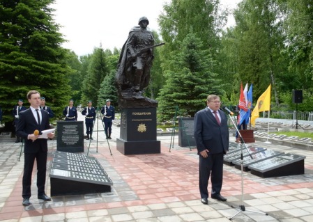 Памятник Советскому солдату открыли в День памяти и скорби в Иваново