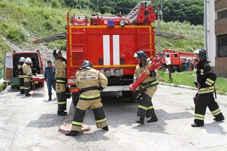 Пожарно-спасательные подразделения Кабардино-Балкарии провели учения на Аушигерской ГЭС