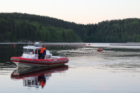 МЧС сокращает группировку по поиску подростков, пропавших на Ладожском озере