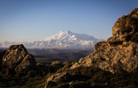 Альпинист из Мурманска найден живым на Эльбрусе