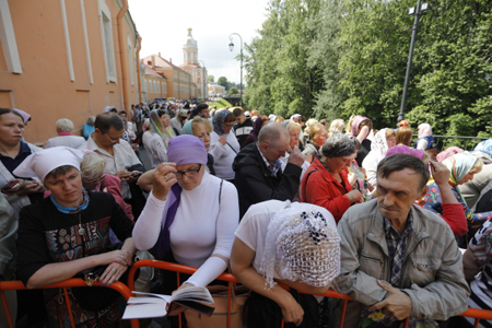 182 тыс. верующих поклонились мощам Николая Чудотворца в Петербурге за неделю