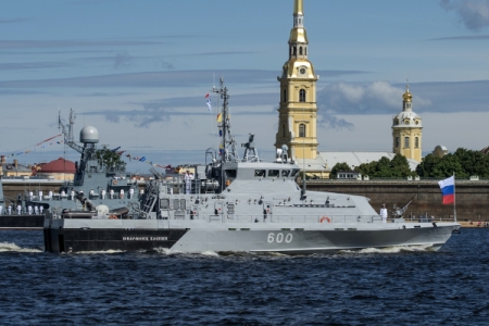 Путин распорядился провести Главный военно-морской парад 30 июля в Петербурге