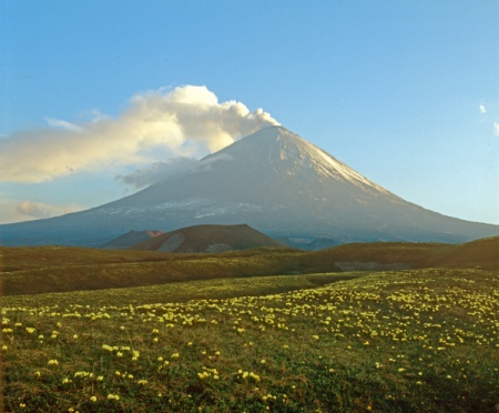Извержение вулкана Ключевской на Камчатке усилилось