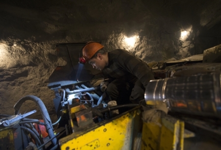 В МЧС заявляют, что установлено возможное местонахождение горняков, заблокированных в руднике "Мир"
