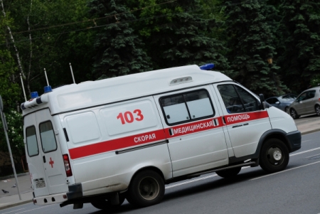 Легковушка врезалась в микроавтобус в Самаре, пострадали 5 человек