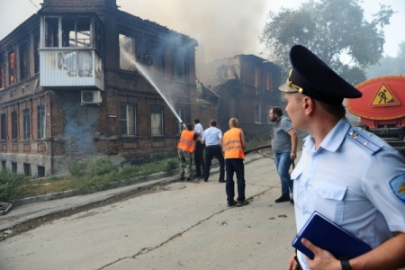 Жители пострадавших от пожара домов в центре Ростова-на-Дону пожаловались губернатору на черных риэлторов