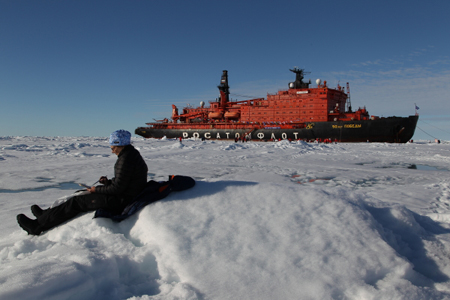 Ледокол "50 лет Победы" завершил круизы к Северному полюсу, доставив в Арктику свыше 500 туристов