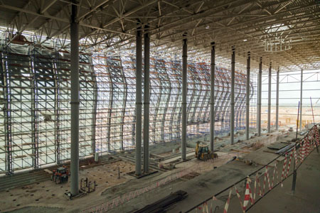 Остекление фасадов нового терминала аэропорта "Симферополь" выполнено на 60%