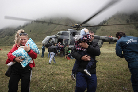 Более 900 человек эвакуировано с отрезанной селем территории в горах КБР