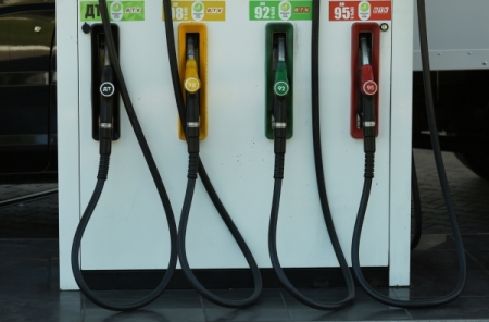 Аксенов возмущен высокими ценами на бензин в Крыму