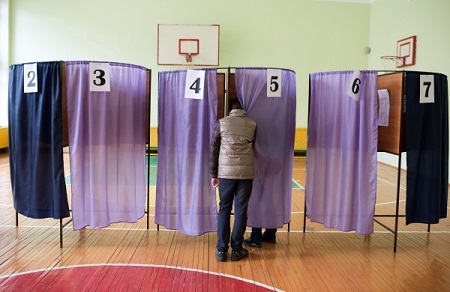 Явка в Севастополе, где впервые выбирают губернатора, к полудню превысила 15%