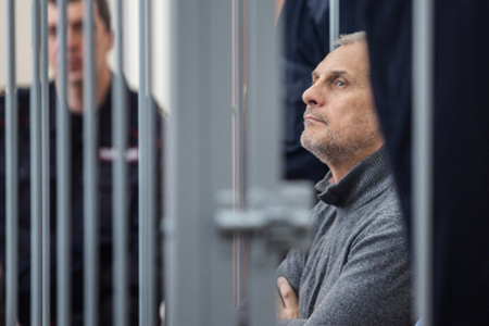 Суд по делу сахалинского экс-губернатора Хорошавина перенесли на неделю из-за болезни его адвоката