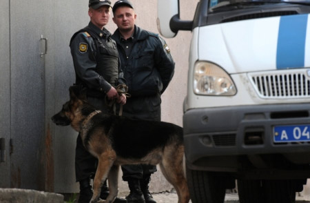 Полиция квалифицировала как хулиганство закидывание дома крымского политика "коктейлями Молотова"