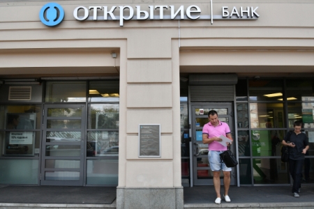 Клиенты "Открытия" в августе забрали из банка почти 300 млрд рублей