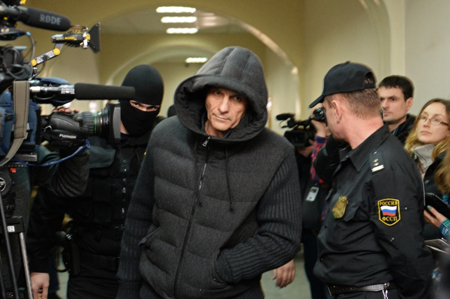 Суд по делу сахалинского экс-губернатора Хорошавина вновь перенесли на неделю из-за болезни его адвоката