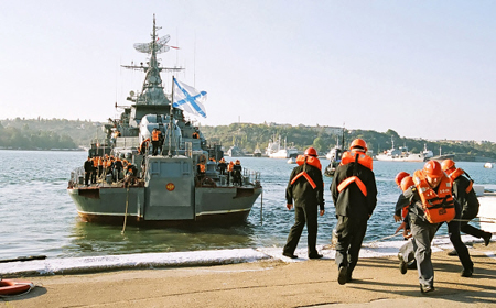 Сторожевик "Пытливый" сменил в Средиземноморье ушедший в Севастополь фрегат "Адмирал Эссен"