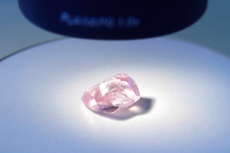 АЛРОСА нашла розовый алмаз на 27,85 карата, с огранкой он может стать самым дорогим бриллиантом компании