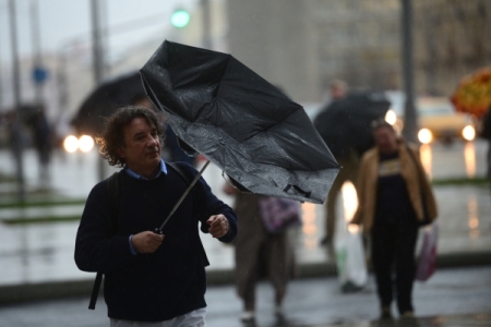 В столице объявлен "желтый уровень" погодной опасности из-за усиления ветра
