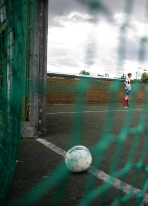 Школы и спорткомплексы Костромской области будут проверены после падения футбольных ворот на ребенка