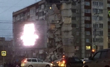 Трое человек погибло в результате обрушения подъезда многоэтажки в Ижевске
