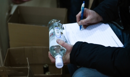 Перед Новым годом московские магазины проверят на наличие контрафактного алкоголя