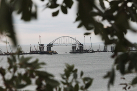 Мост в Крым обретет официальное название к концу года