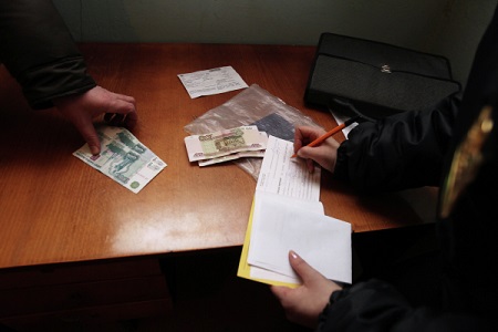 Медэксперта в Туле оштрафовали на 600 тыс. рублей за взятки