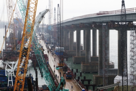 Сдачу объектов транспортной безопасности на автоподходах к мосту из Крыма отложили на 5 месяцев