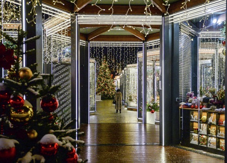 Более 320 торговых и ресторанных шале откроют в Москве к фестивалю "Путешествие в Рождество"