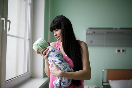 Рождаемость в ХМАО превышает среднероссийский показатель, отмечает губернатор