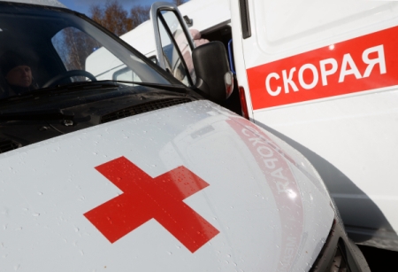 Школы и больницы Астраханской области получили 19 автобусов и автомобилей скорой помощи
