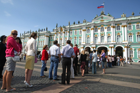 Более 7,5 млн туристов посетили Петербург в 2017 году