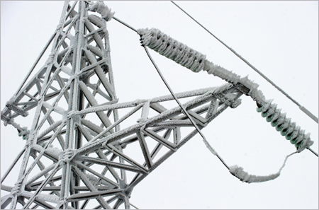 Аварийные отключения электроэнергии произошли в нескольких районах Петропавловска-Камчатского из-за штормового ветра