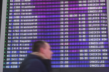 В московских аэропортах из-за снегопада задержано более 20 рейсов