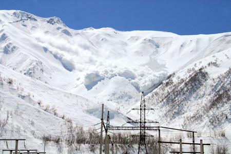Повышенная лавиноопасность объявлена в горах Карачаево-Черкесии