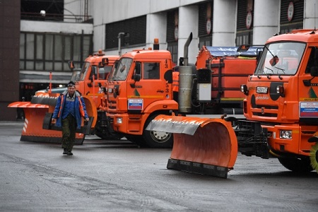 Снегоуборочная техника вновь вышла на улицы Москвы