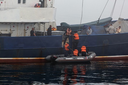 Пограничники спасли моряков судна с отказавшим двигателем у берегов Крыма