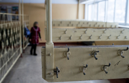 СКР проверяет закрытую из-за ОРВИ школу из-за массового отравления детей в Мурманской области