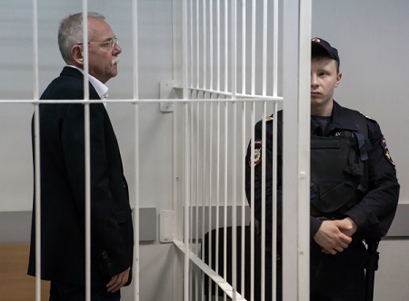 Прокуратура требует 9 лет колонии и 55 млн руб. штрафа для обвиняемого во взяточничестве экс-главы музея "Кижи"