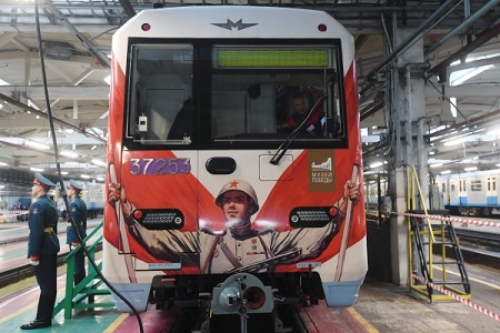 Обновленный поезд Победы запущен в московском метро