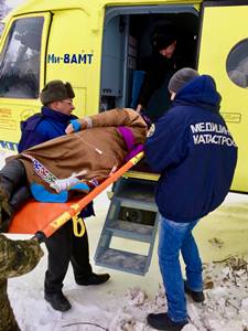 Врачам на вертолете пришлось лететь в хантыйское стойбище в Тюменской области, чтобы принять роды