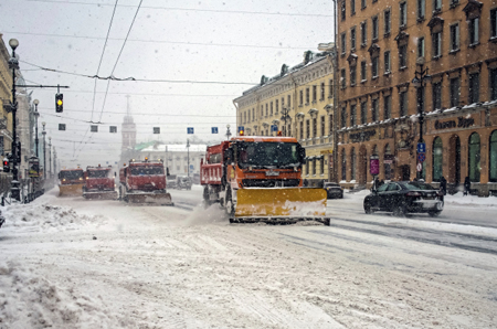 Дорожные службы Ленобласти очистили от снега более 10 тыс. км трасс