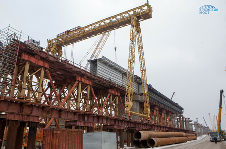 Началось сооружение морских пролетов Крымского моста под ж/д дорогу