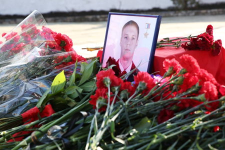 Гроб с телом пилота сбитого в Сирии Су-25 доставили в Воронеж