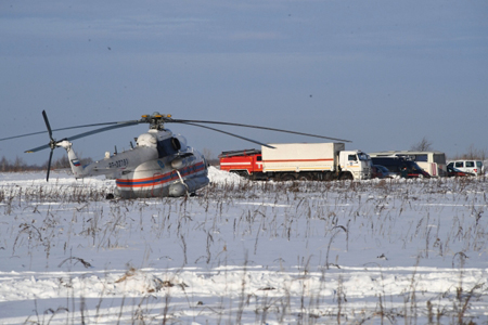 Двигатели разбившегося в Подмосковье Ан-148 достали из воронки на месте крушения