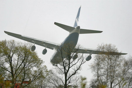Самолет компании "Якутия", у которого возникли неполадки при вылете из Приамурья, отправлен в Якутск