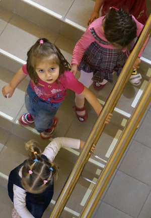 Спасатели вывели почти 80 детей из задымленного детсада в Новороссийске