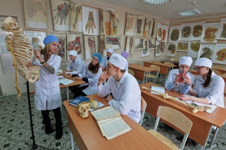 Омские студенты-медики, обучающиеся по целевому набору, будут получать 3 тыс. рублей ежемесячно из облбюджета
