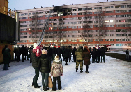 Более 300 жильцов петербургской многоэтажки пока не допущены в свои квартиры после взрыва